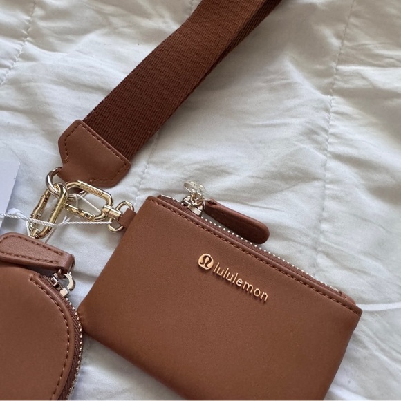 27🆕🌵Lululemon Dual Pouch Wristlet Cactus Leather Chestnut Brown/Gold - Picture 5 of 7